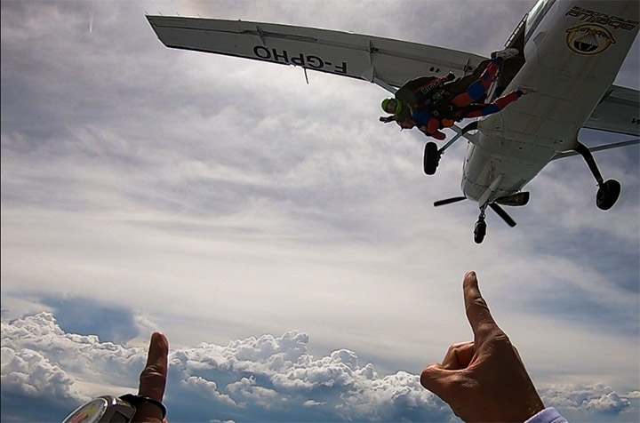 Abeille Parachutisme, votre centre de parachutisme en tandem près d’Étretat