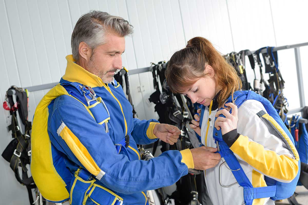 Comment se passe une journée de saut en parachute ?