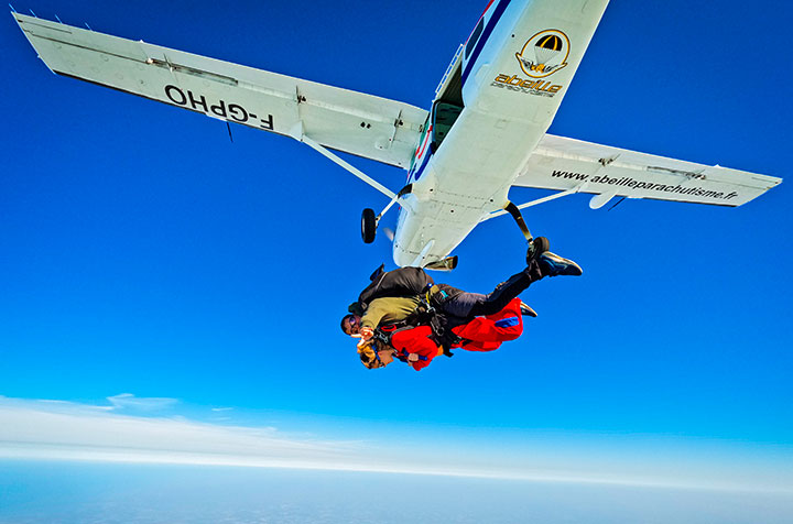 Les femmes et le saut en parachute