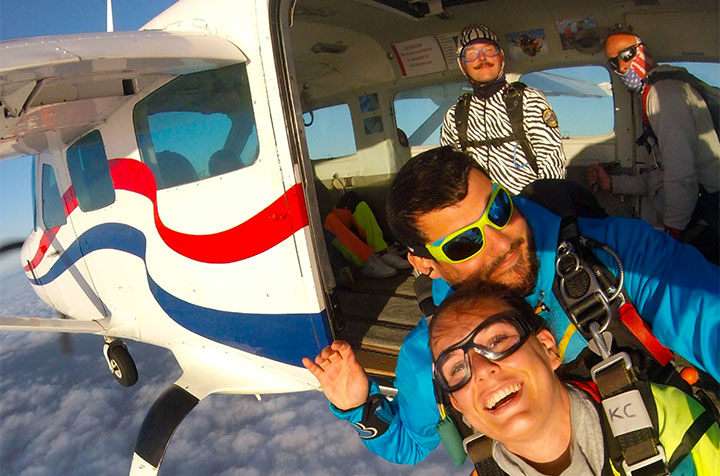 Peut-on sauter en parachute avec des lunettes ou des lentilles ?