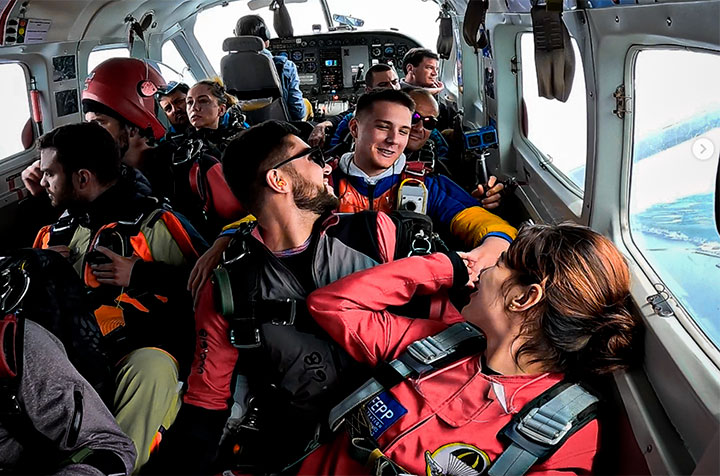 Sauter en parachute avec ses amis et sa famille