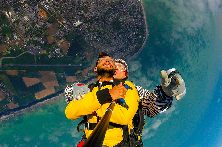 Sautez en parachute au-dessus de la Manche (France)