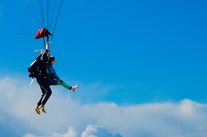 Saut en parachute : quel est le poids maximum autorisé ?