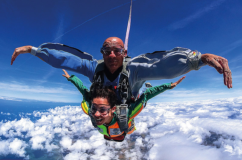 Terminez l’année en beauté en testant le saut en parachute !