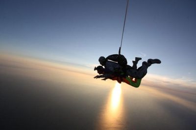 Libérez vous grâce au saut en parachute