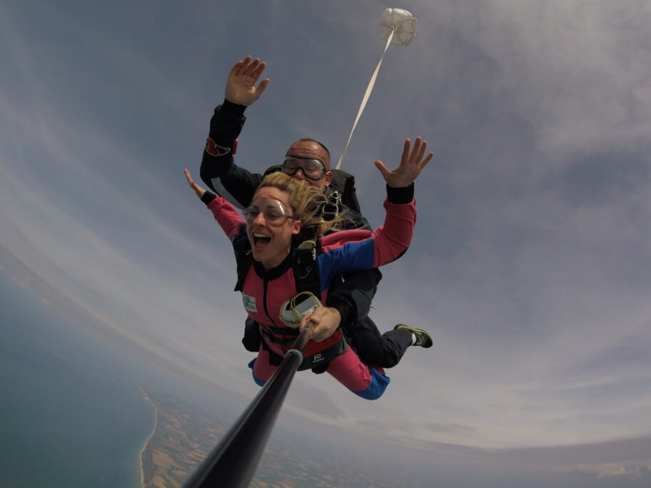 Libérez vous grâce au saut en parachute