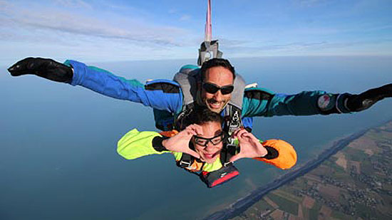 Renforcez la confiance en soi grâce au saut en parachute