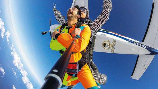 Un saut en parachute pour un enterrement de vie de célibataire inoubliable