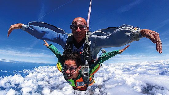 Terminez l’année en beauté en testant le saut en parachute !