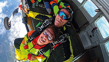 Départ pour un saut en parachute tandem