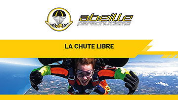 Chute libre pendant un saut en parachute