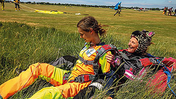 Atterrissage après un saut en parachute tandem